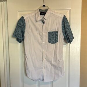 Zipcode men’s white and blue floral short sleeve button down shirt size small
